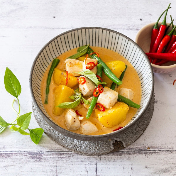 Rote Thaicurry mit Hühnchen und Kartoffeln
