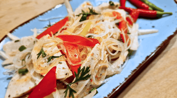 Yam Moo Yor - Ein typisch thailändischer Wurstsalat - Yak Thai
