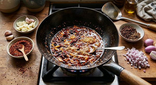 Chiliöl selber machen: Rezept mit gerösteten Thai-Chiliflocken