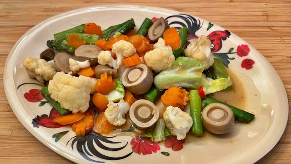 Buntes Gemüse aus dem Wok: Pad Pak Ruam Mit - Yak Thai