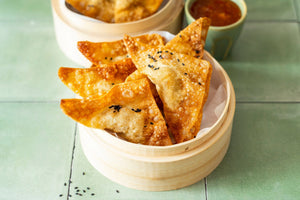 Frittierte Teigtaschen mit Hackﬂeisch (Kiew Tod - เกี๊ยวทอด) - Yak Thai