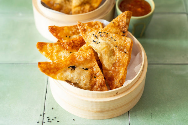 Frittierte Teigtaschen mit Hackﬂeisch (Kiew Tod - เกี๊ยวทอด) - Yak Thai