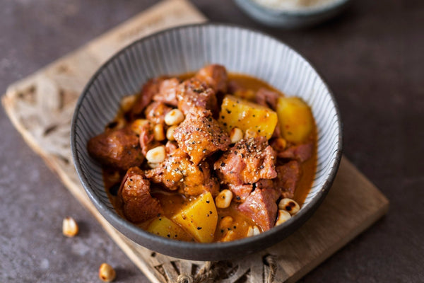 Massaman Curry Rezept – Entdecke den König unter den Currys - Yak Thai