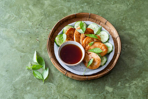Moo Yor Tod – Knusprig gebratene Moo Yor mit Nam Jim Gai - Yak Thai