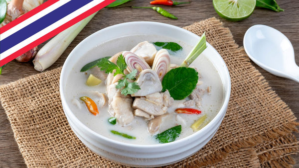 🥥 Tom Kha Suppe – Ein Rezept für Thailands aromatische Kokossuppe mit Hühnchen - Yak Thai